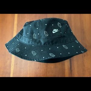 Mens Nike Golf Praying Hands Masters Bucket Hat Black Malbon M/L White